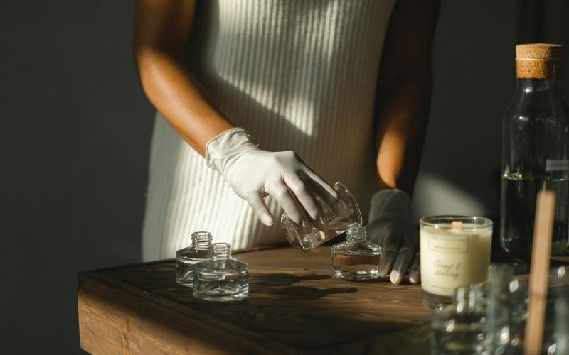 1.What perfume lasts the longest and does it get better with age 02(1)