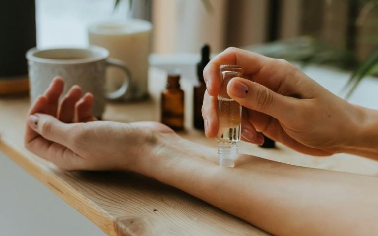 2.How long does a perfume last and what can make it last longer 1(1)