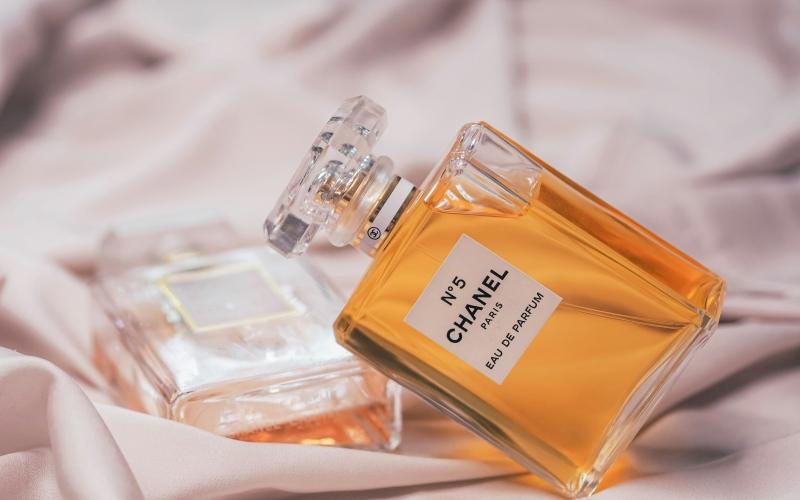 3.Which perfume sells the most and which perfume smells the best 2(1)