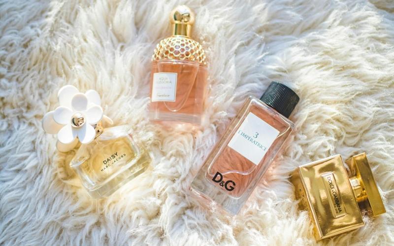 3.Which perfume sells the most and which perfume smells the best 4(1)