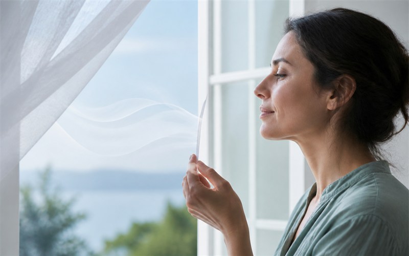 How to Choose Perfume for Sensitive Noses Without Giving Up Scent